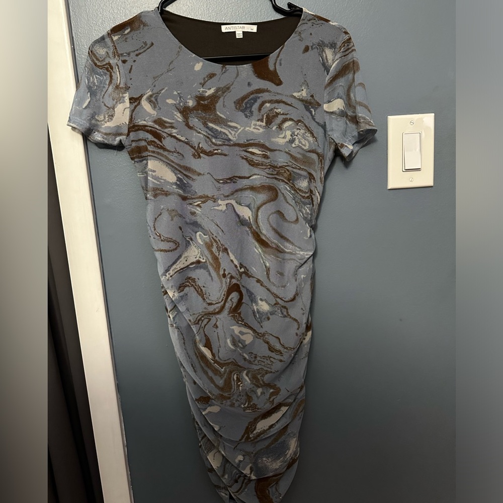 Fitted short sleeve dress, medium